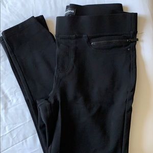 DKNY medium black pocketed leggings